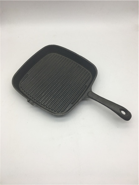 cast iron grill pan with ribbed base